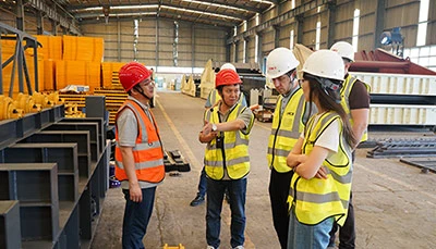 Visita à fábrica do cliente russo – Equipamento de planta de britagem e penei...