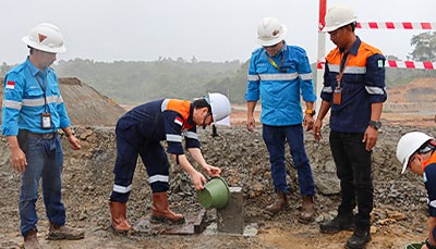 A cerimônia de inauguração do projeto da estação de brita...